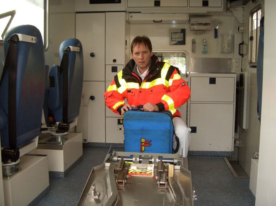 notarzt in lieber gemeinsam als einsam 1.jpg